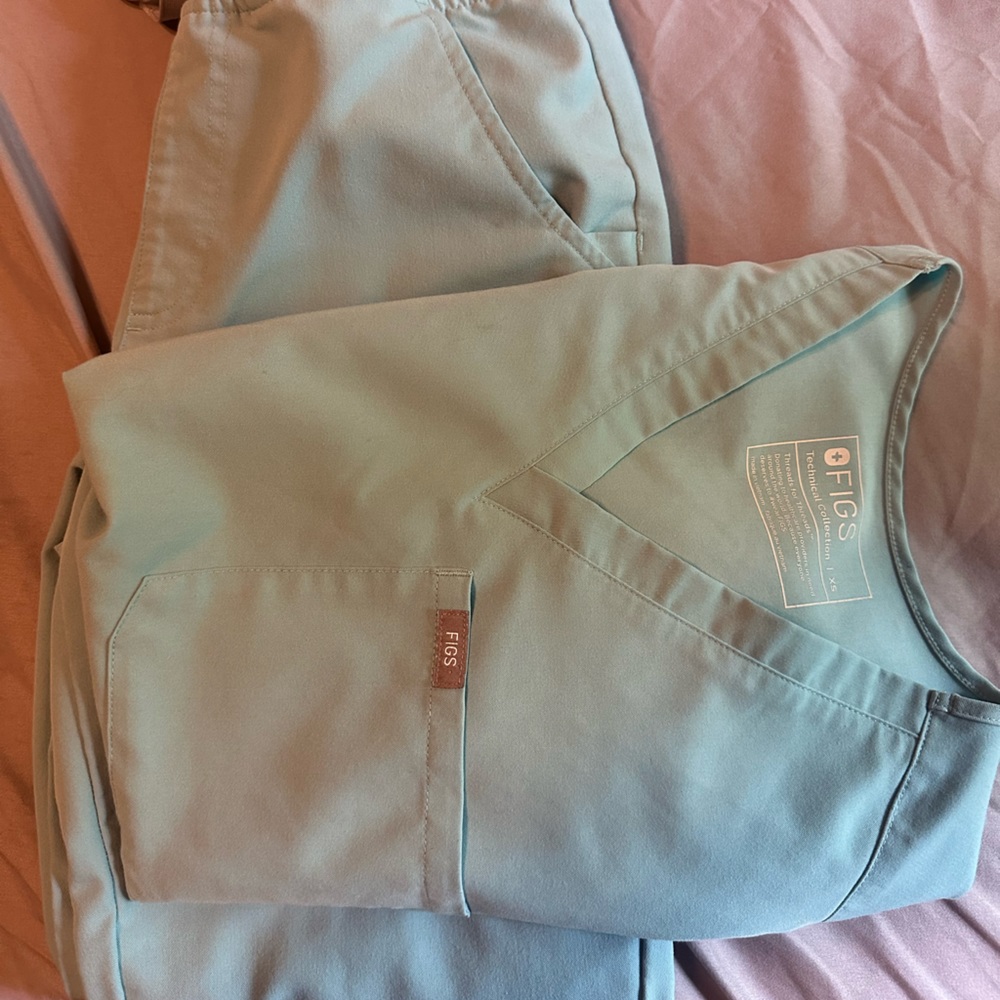 LIMITED EDITION- TEAL FIGS SCRUBS!!🩵🩵